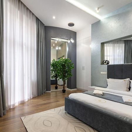 Royal Apartment On Franka 28 Lviv Exterior photo